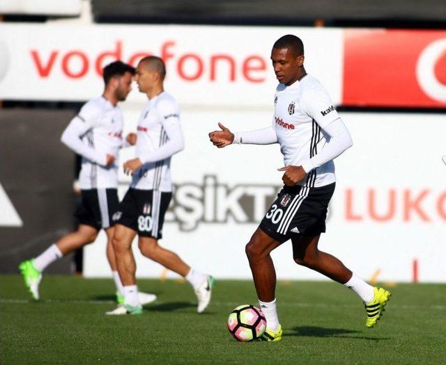 Beşiktaş’ta Derbi Hazırlıkları Sürüyor