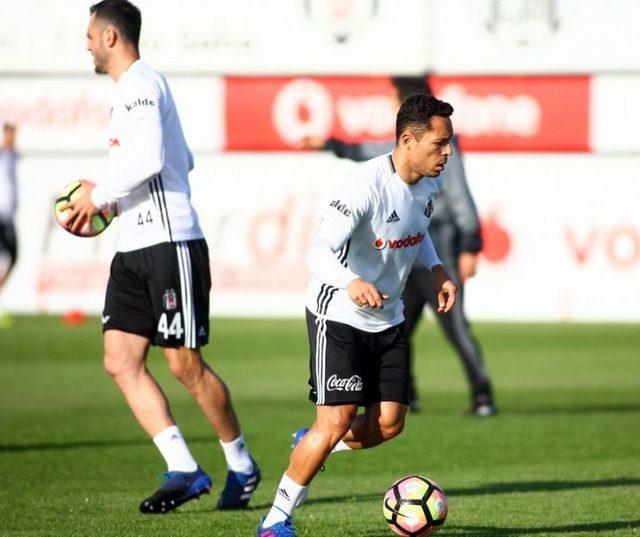 Beşiktaş’ta Derbi Hazırlıkları Sürüyor