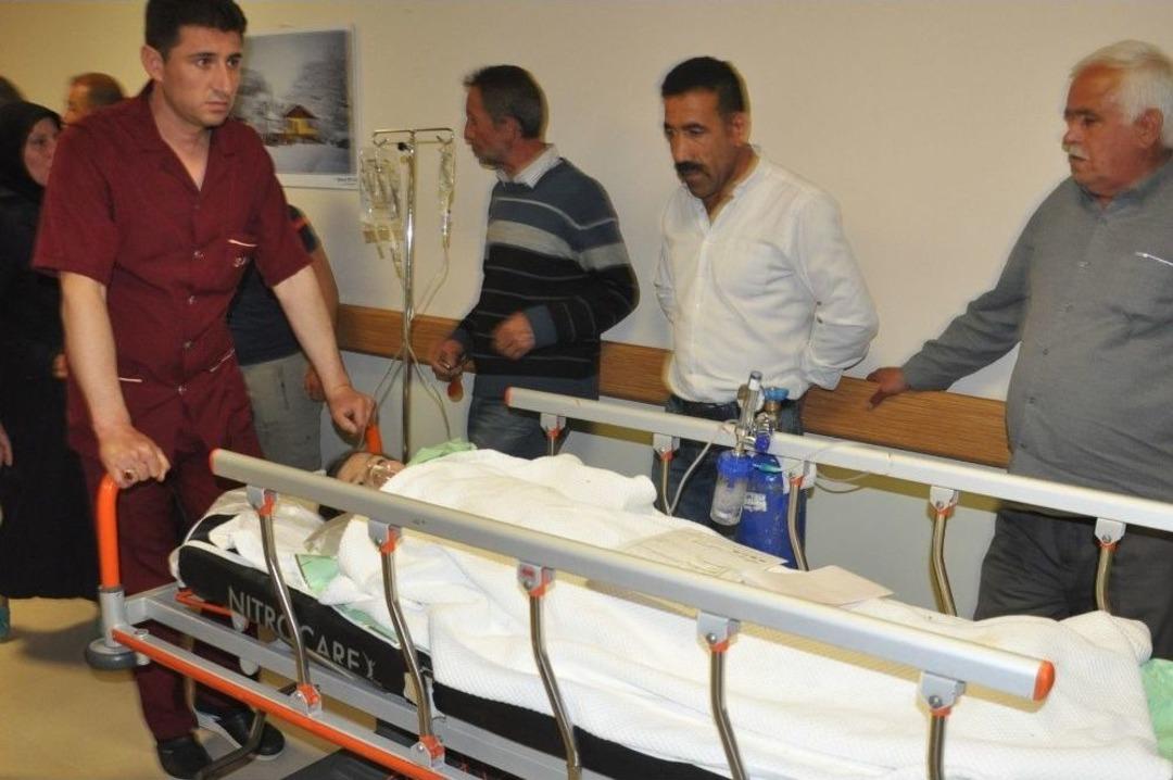 Dereye D&uuml;şen 2 Kişi Son Anda Kurtarıldı