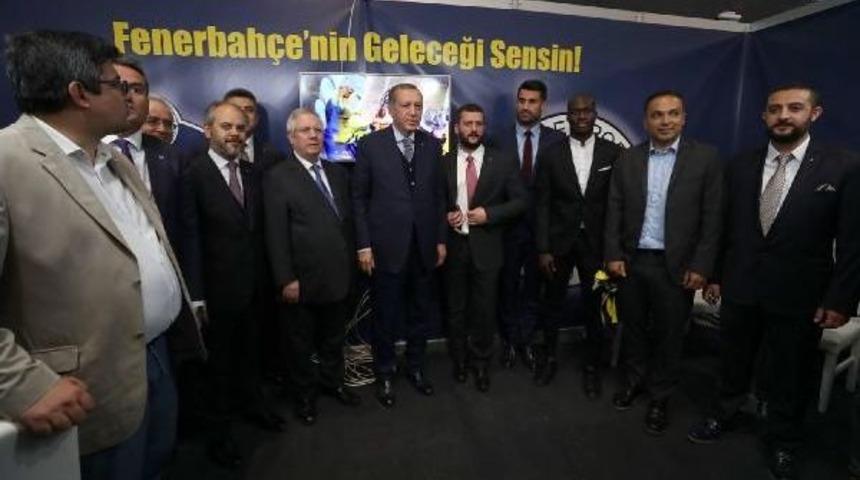 Cumhurbaşkanı Erdoğan'dan Fenerbah&ccedil;e'nin Standına Ziyaret