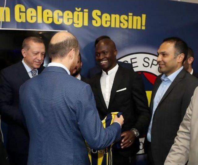 Cumhurbaşkanı Erdoğan'dan Fenerbahçe'nin Standına Ziyaret