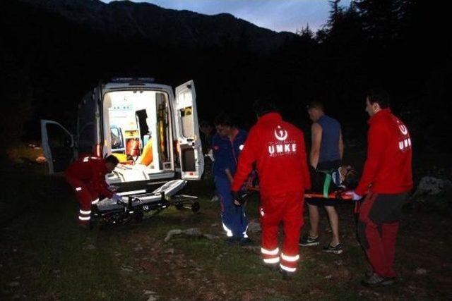 Paraşütle Ormanlık Alana Düşen Rus Turisti, Umke Kurtardı