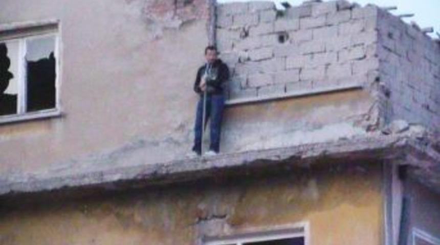 Nişanlısından Ayrıldı, İntihara Kalkıştı