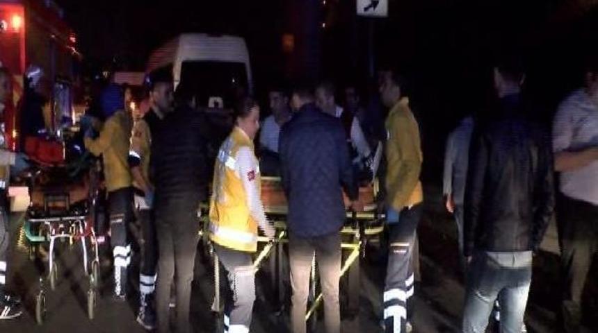 Bağcılar'da Trafik Kazası: 3'&uuml; Ağır 5 Yaralı