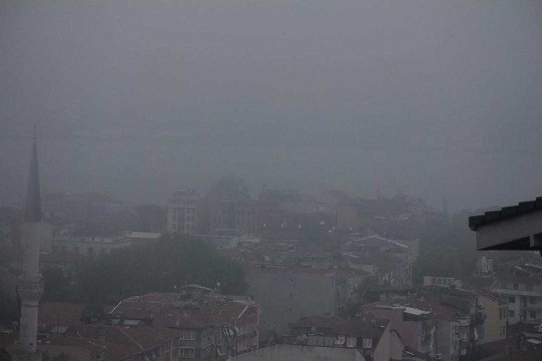 İstanbul G&uuml;ne Sisle Uyandı