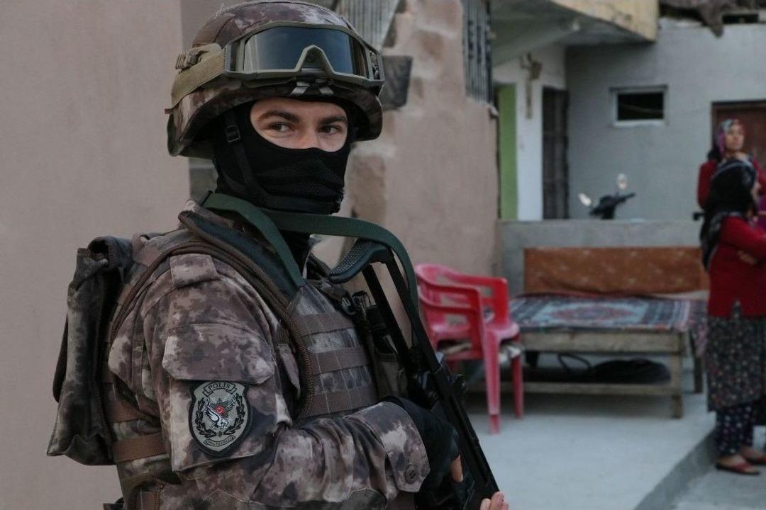 Adana&rsquo;da Deaş&rsquo;a Y&ouml;nelik Operasyon: 12 G&ouml;zaltı