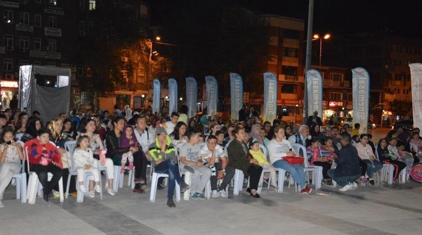Kırıkkale&rsquo;de &Ccedil;ocuklar A&ccedil;ık Hava Sinemasıyla Tanıştı