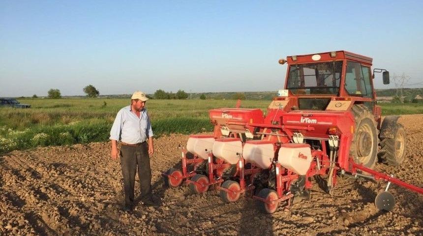 &Ccedil;ift&ccedil;inin Mısır Ekimi Mesaisi Başladı