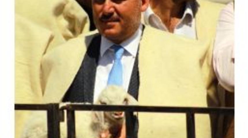 Ko&ccedil;lar Podyuma &Ccedil;ıkacak