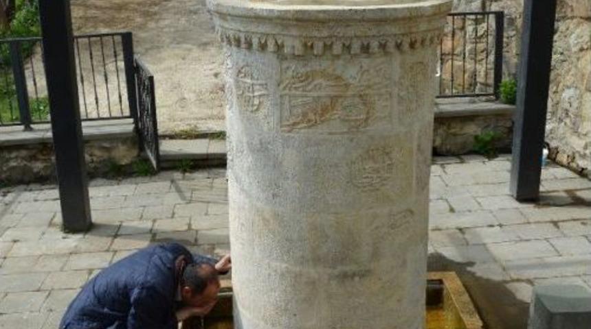 Asırlık &Ccedil;eşme Vatandaşların Su İhtiyacını Karşılıyor