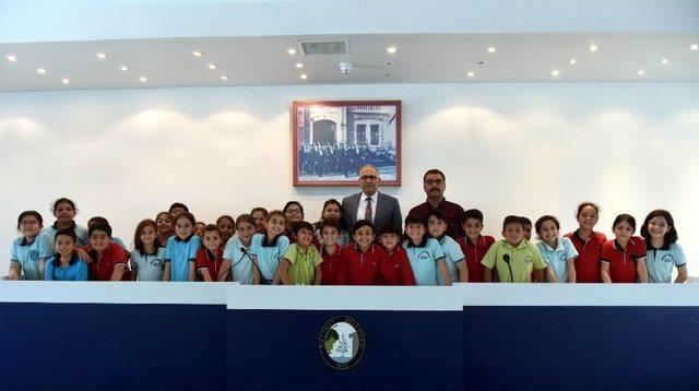 Belediye Meclis Salonunda Yerel Y&ouml;netim Dersi 1