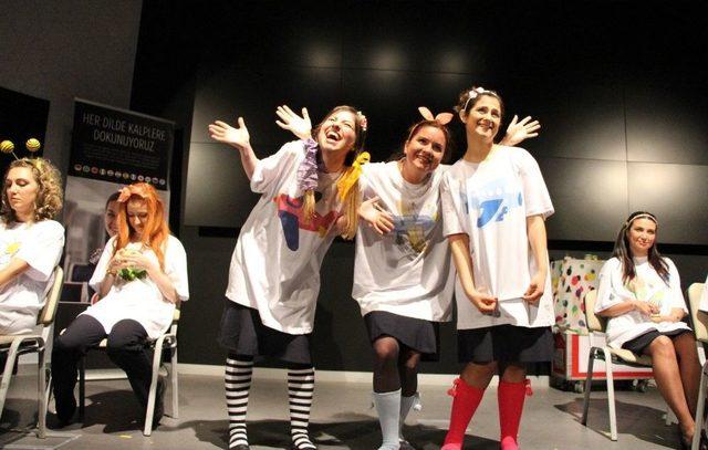 Thy&rsquo;nin Kabin Memurları H&uuml;nerlerini Tiyatro Sahnesinde Sergiledi 1