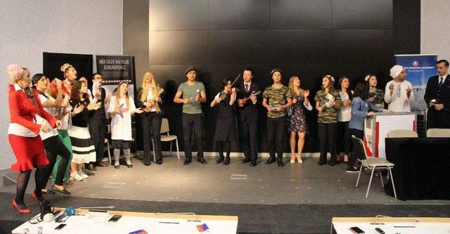 Thy&rsquo;nin Kabin Memurları H&uuml;nerlerini Tiyatro Sahnesinde Sergiledi 3