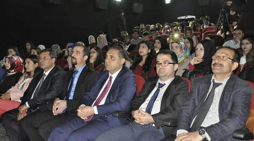 G&uuml;r&uuml;n&rsquo;de &Ouml;ğrencilerden Şiir Ve M&uuml;zik Dinletisi