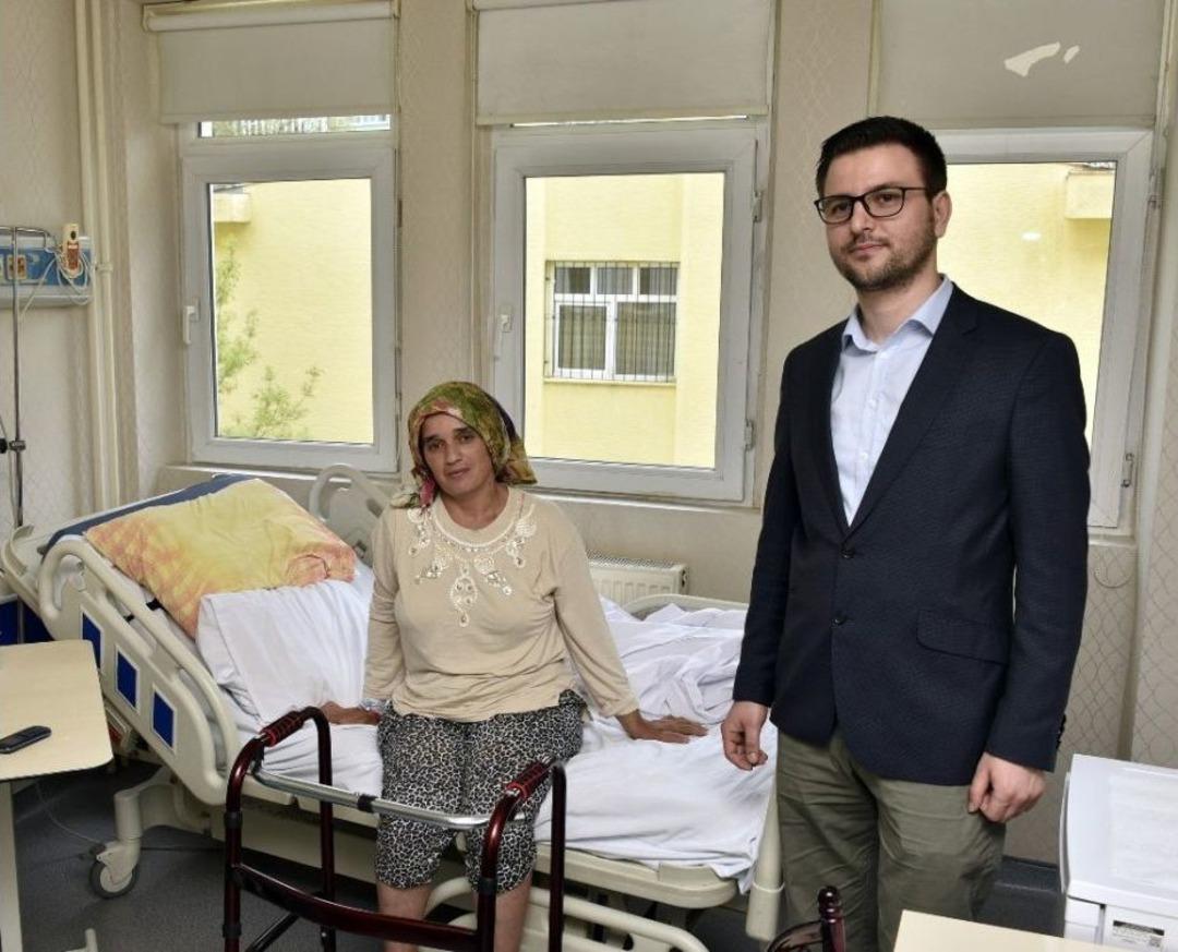 3 Ay Yatarak Tedavi G&ouml;recekken 5 G&uuml;nde Ayağa Kalktı