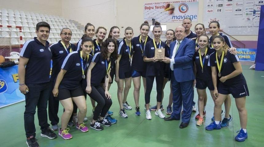 Yaşar&rsquo;ın G&uuml;m&uuml;ş Kızları T&uuml;rkiye İkincisi