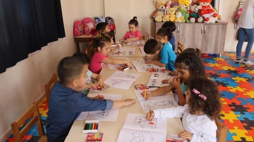 Akdeniz Belediyesi&rsquo;nden Kreş &Ouml;ğrencilerine Boyama Kitabı Ve Kalem Seti