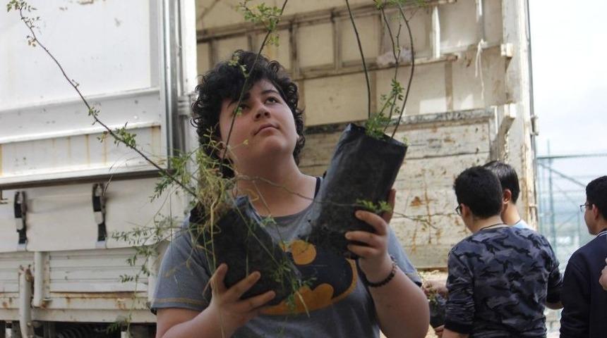 Öğrenciler Kendi Bahçesini Yaptı