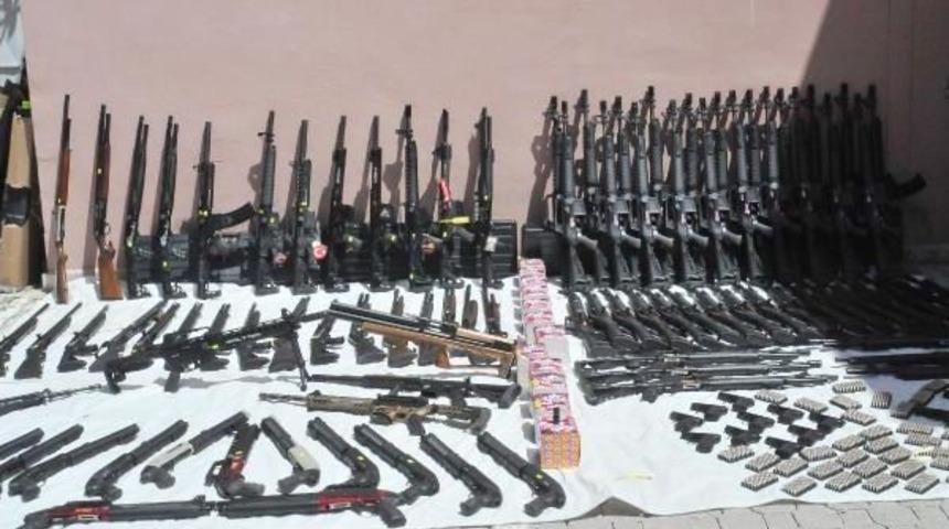 Kargodan Silah Ve Cephane &Ccedil;ıktı