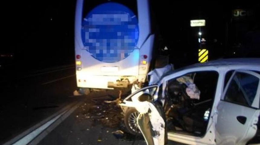 Yolcu Otob&uuml;s&uuml;ne &Ccedil;arpan Otomobilde 2 Arkadaş &Ouml;ld&uuml;