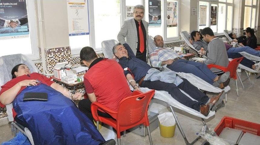 Sel&ccedil;uk&rsquo;tan Kızılay&rsquo;a Kan Bağışı