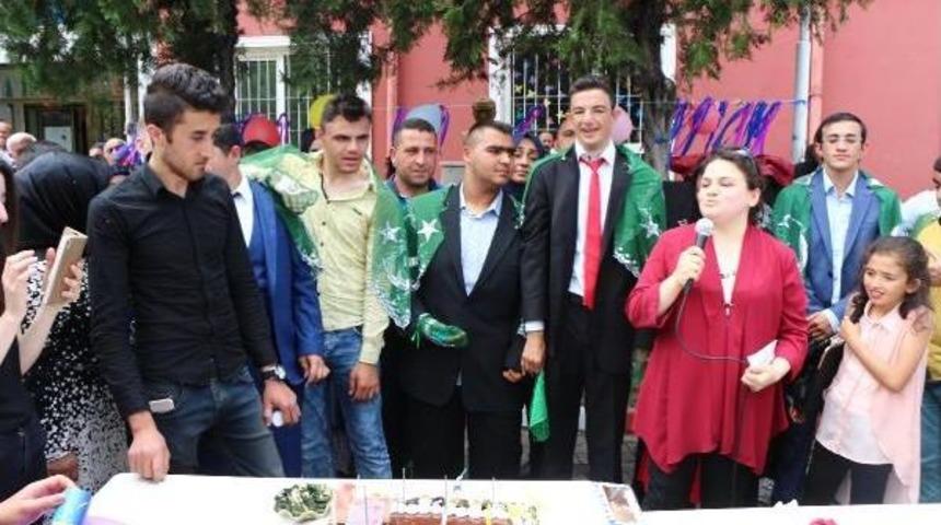 Engelli Gen&ccedil;lere Asker Kınası Yakıldı