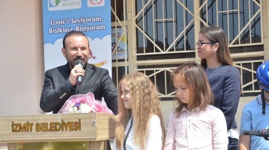 Başkan Doğan Bisiklet Dağıtmaya Devam Ediyor