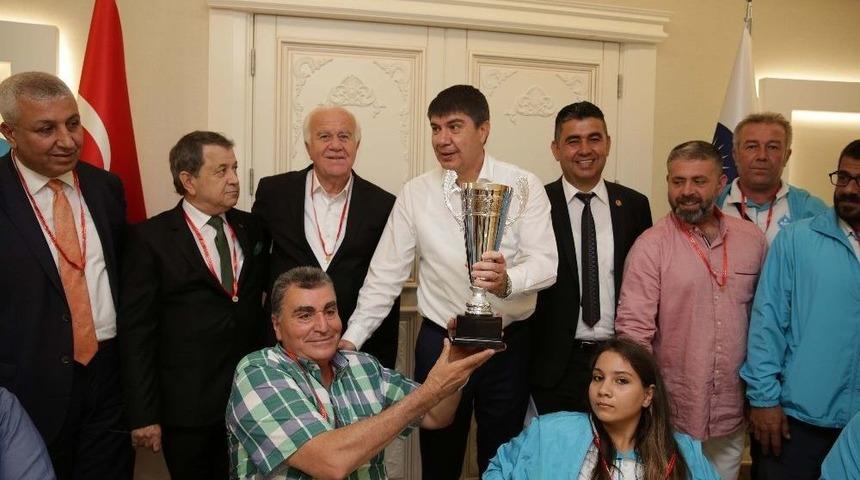 T&uuml;rel, Şampiyonları Ağırladı