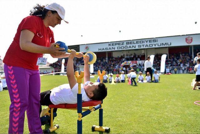 Kepez’den Miniklere Eğlenceli Spor