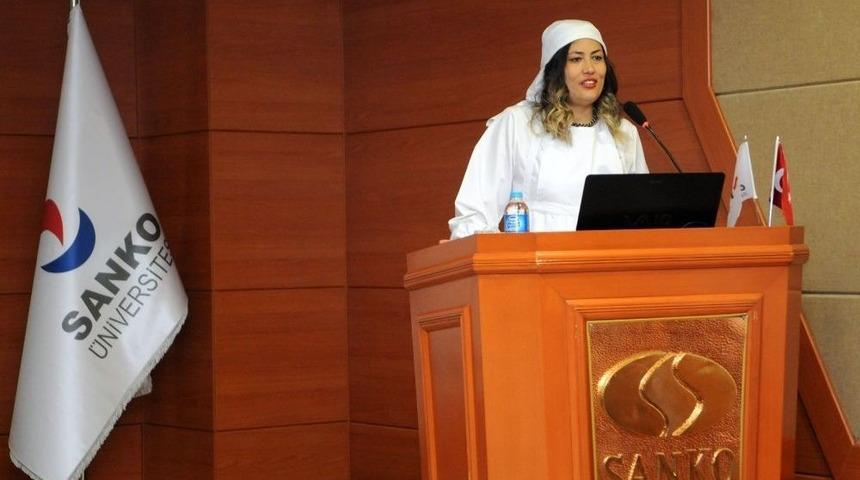 Kurtuluş Savaşında Kullanılan Hemşirelik &Uuml;niforması İle K&uuml;rs&uuml;ye &Ccedil;ıktı