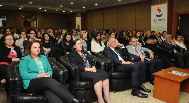 Kurtuluş Savaşında Kullanılan Hemşirelik &Uuml;niforması İle K&uuml;rs&uuml;ye &Ccedil;ıktı 2