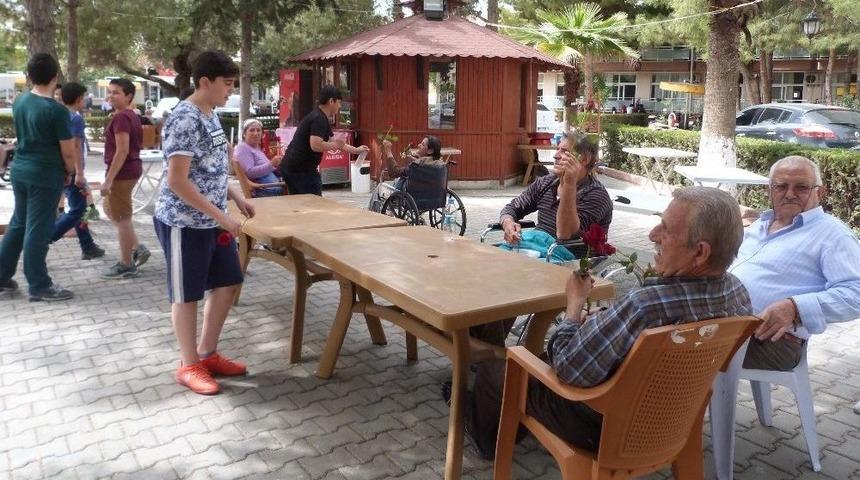 Gen&ccedil;ler Ge&ccedil;mişine Sahip &Ccedil;ıkıyor