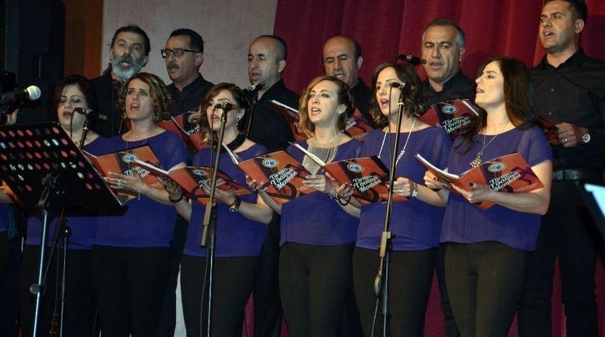 Fedakar &Ouml;ğretmenler &Ouml;ğrencileri İ&ccedil;in Konser Verdi