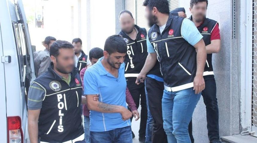 Adliyeye Sevk Edilen Uyuşturucu Tacirleri Gazetecilere Saldırdı