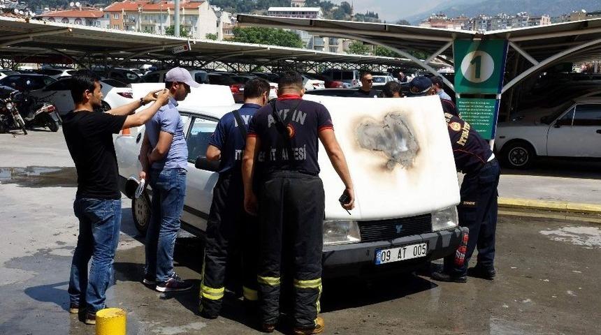 Avm Otoparkındaki Ara&ccedil; Yandı