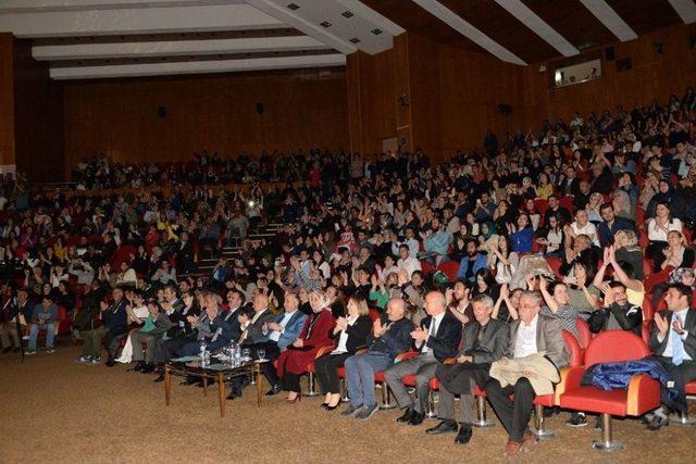 Atatürk Üniversitesi 60. Yılını Türkülerle Kutladı