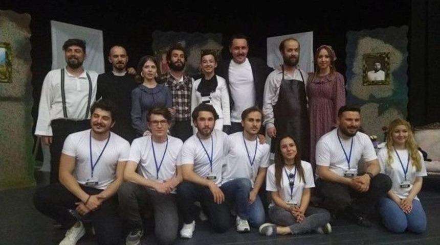 Hortlaklar Adlı Tiyatro Oyunu B&uuml;y&uuml;k İlgi G&ouml;rd&uuml;