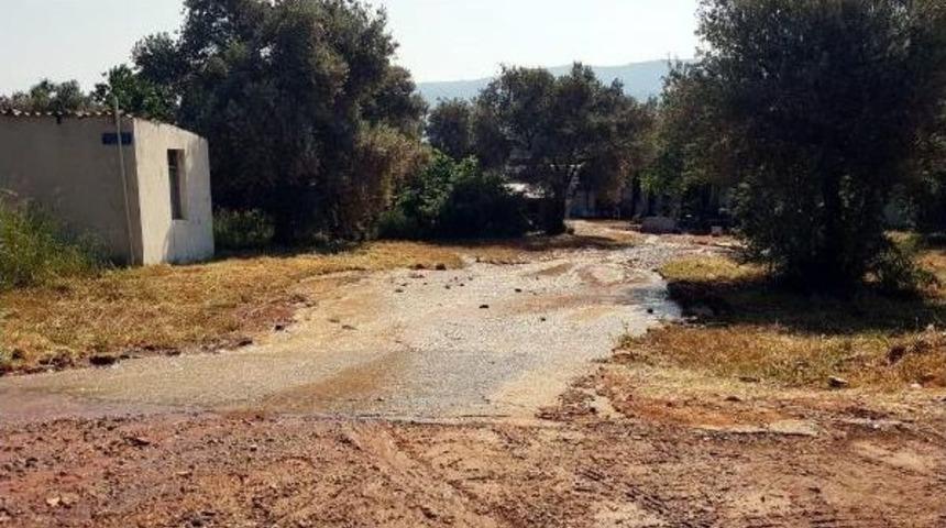 Turistik Mahallede Su Borusu Patladı