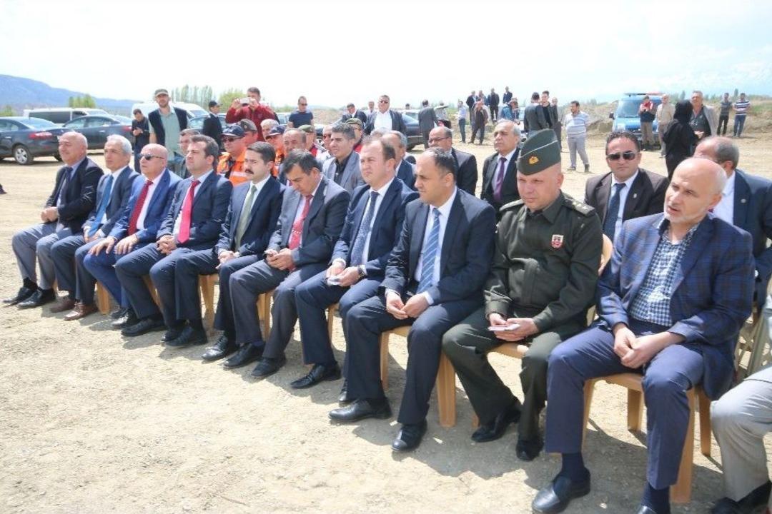 Beyşehir G&ouml;l&uuml;&rsquo;ne 450 Bin Yavru Sazan Balığı Bırakıldı