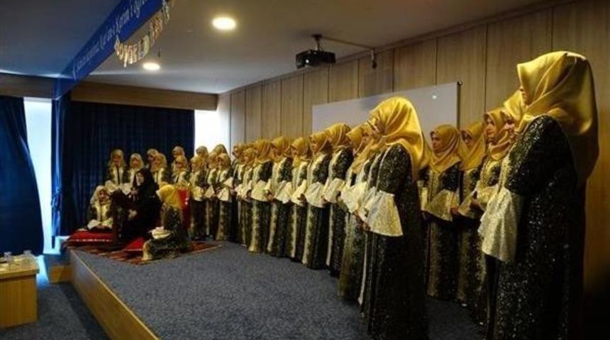 G&ouml;kmeydan Kız Kur&rsquo;an Kursu&rsquo;ndan Bed-i Hıfz Merasimi