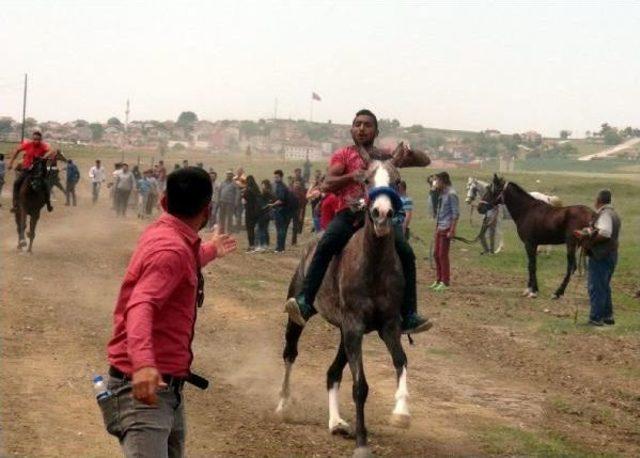 Kakava Şenlikleri'nde At Yarışı Heyecanı