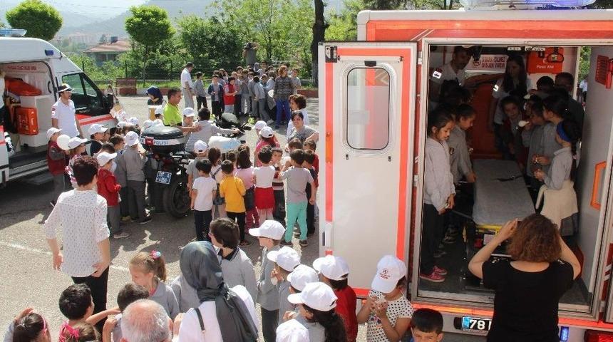 Minik &Ouml;ğrenciler &lsquo;yaşama Yol Verdi&rsquo;