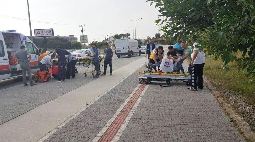 Antalya&rsquo;da Motosiklet Kazası: 1&rsquo;i Ağır 2 Yaralı