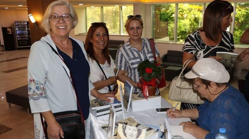 Bedriye Aksakal Okuyucularıyla Buluştu