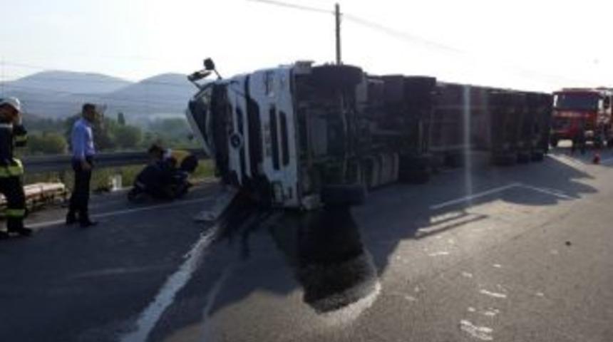 Soma-kırkağa&ccedil; Yolunda Tır Devrildi: 1 Yaralı