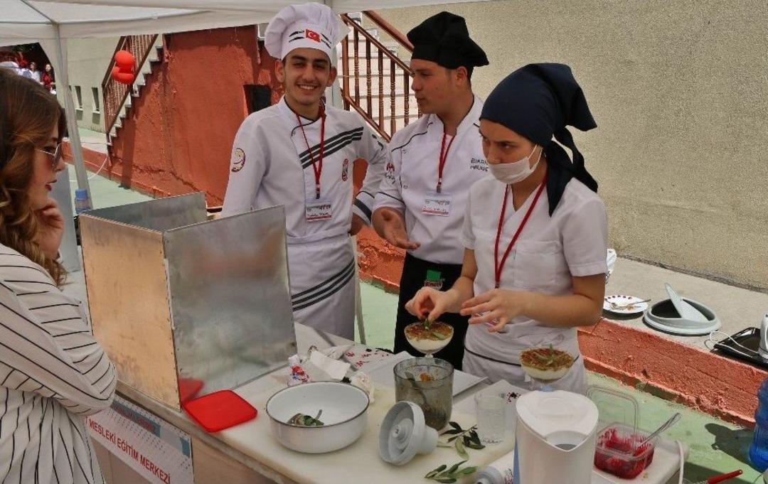 Balıkesir&rsquo;de Yemek Yarışması Heyecanı