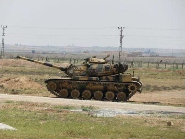 Suriye Sınırında Kazılan Mevzilere Tanklar Konuşlandı