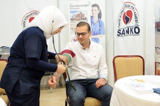 İş Sağlığı Ve G&uuml;venliği Fuarında, &Ouml;zel Sani Konukoğlu Hastanesi Stant A&ccedil;tı 1