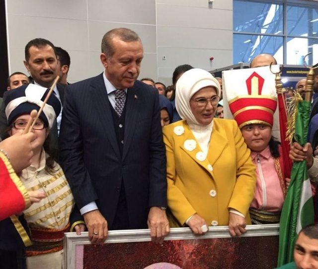 Cumhurbaşkanı Erdoğan, Gaziosmanpaşa Belediyesi Engelli Karma Mehteran Takımı’nı İlgiyle İzledi