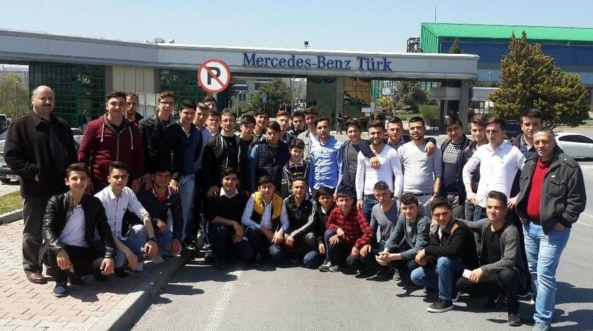 &Ouml;ğrencilerden Otomotiv Sekt&ouml;r&uuml; Ve Şehitlik Gezisi